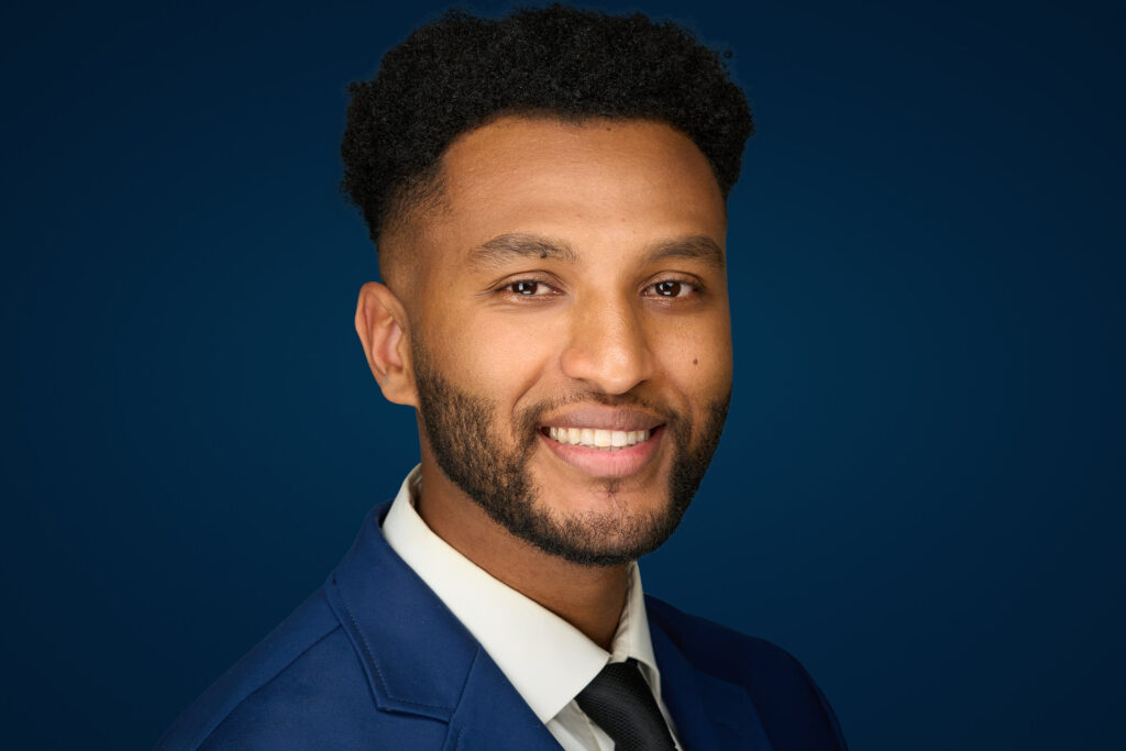 Thomas Tekle, Associate
