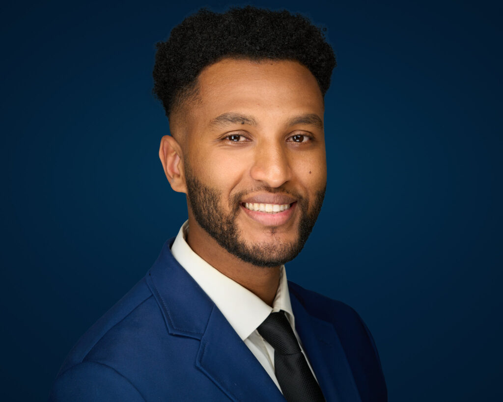 Thomas Tekle, Associate